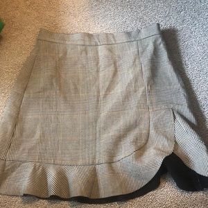 Zara woman small houndstooth skirt, like new